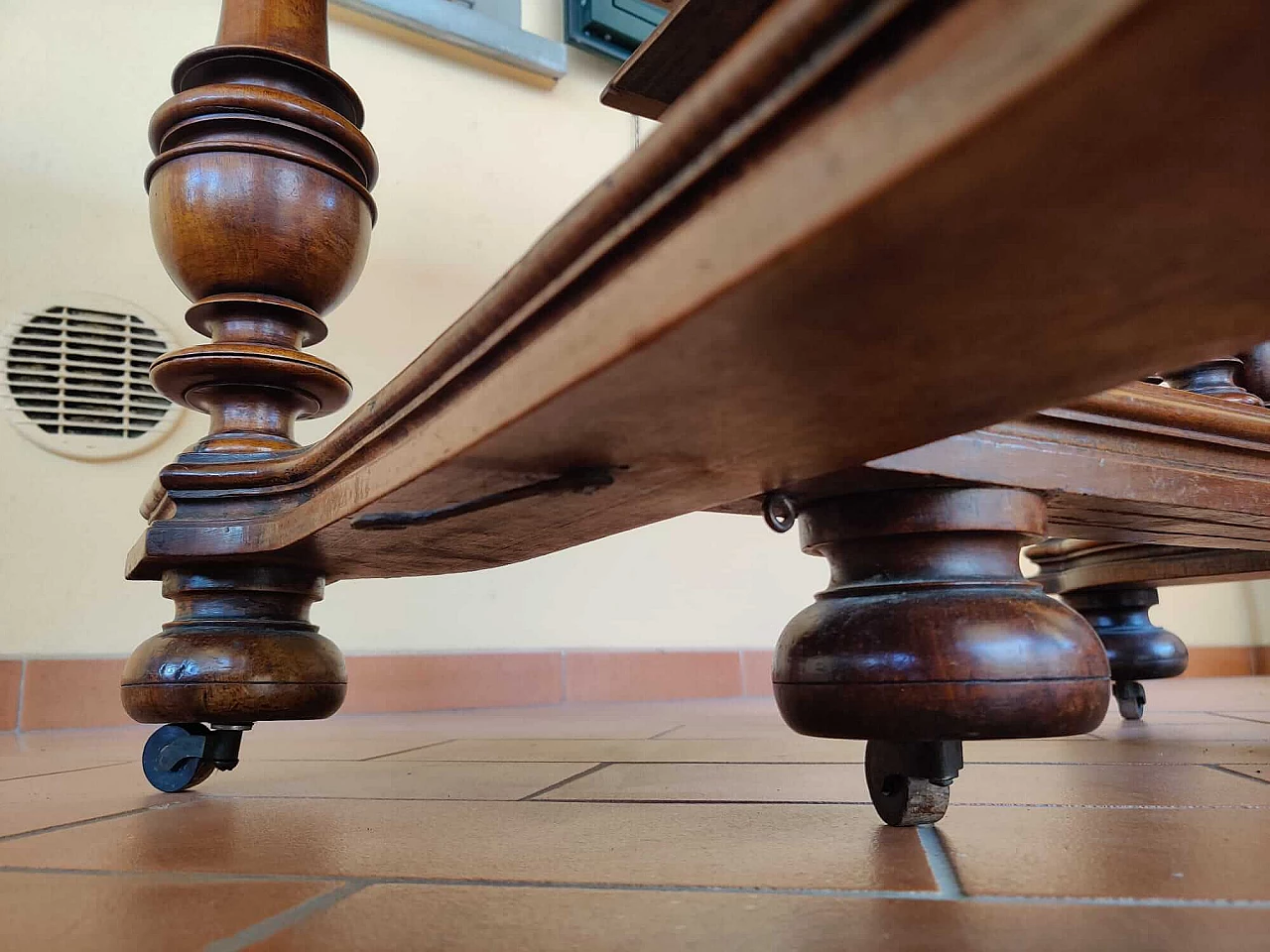 Tavolo francese allungabile in noce nazionale, '800 3