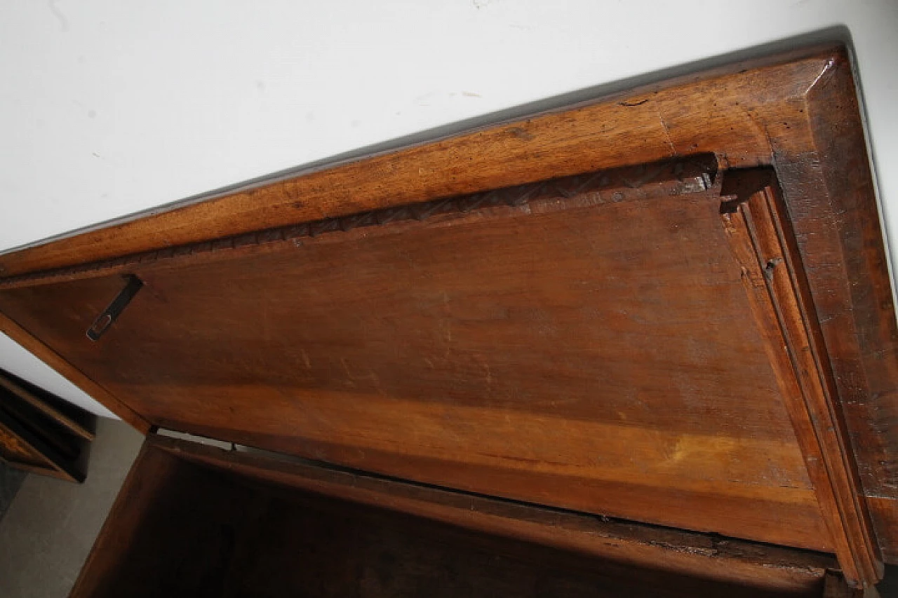 Cassapanca in noce, fine '600 12