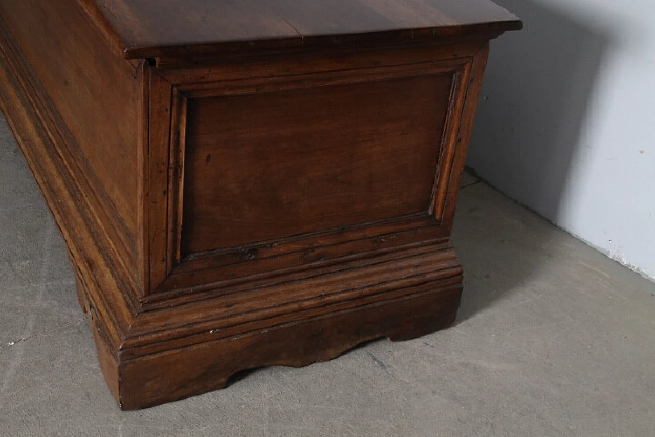 Cassapanca in noce, fine '600 14