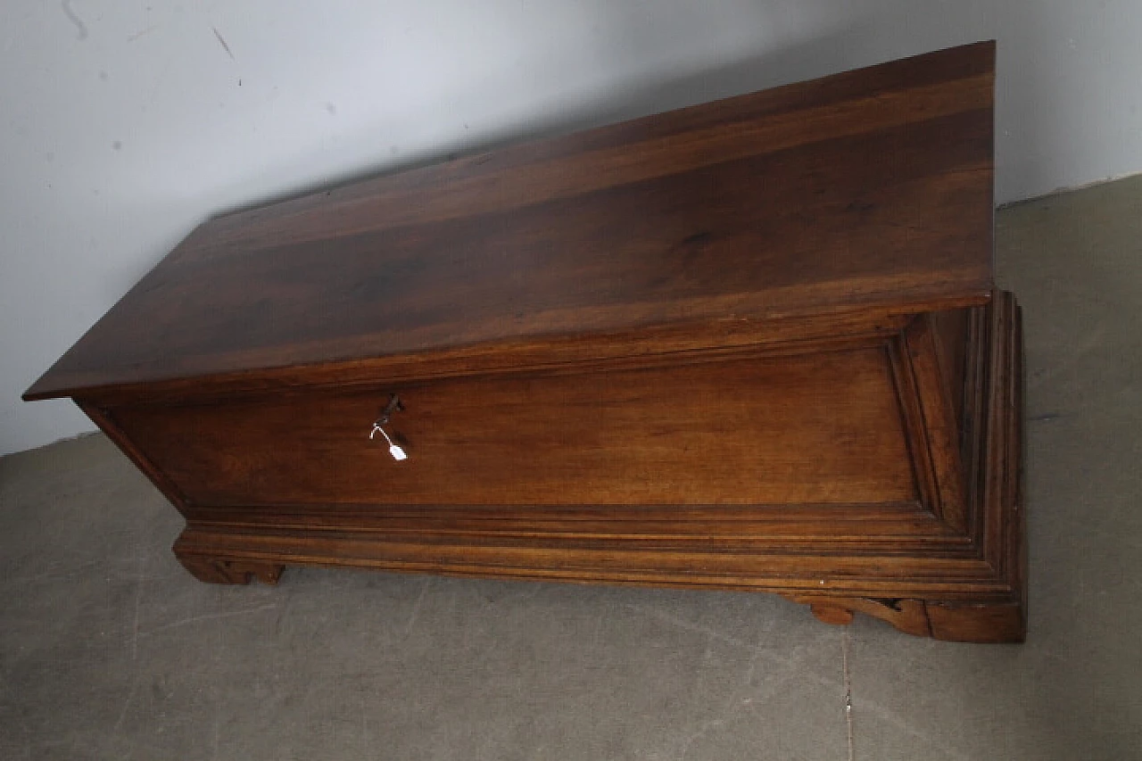 Cassapanca in noce, fine '600 15