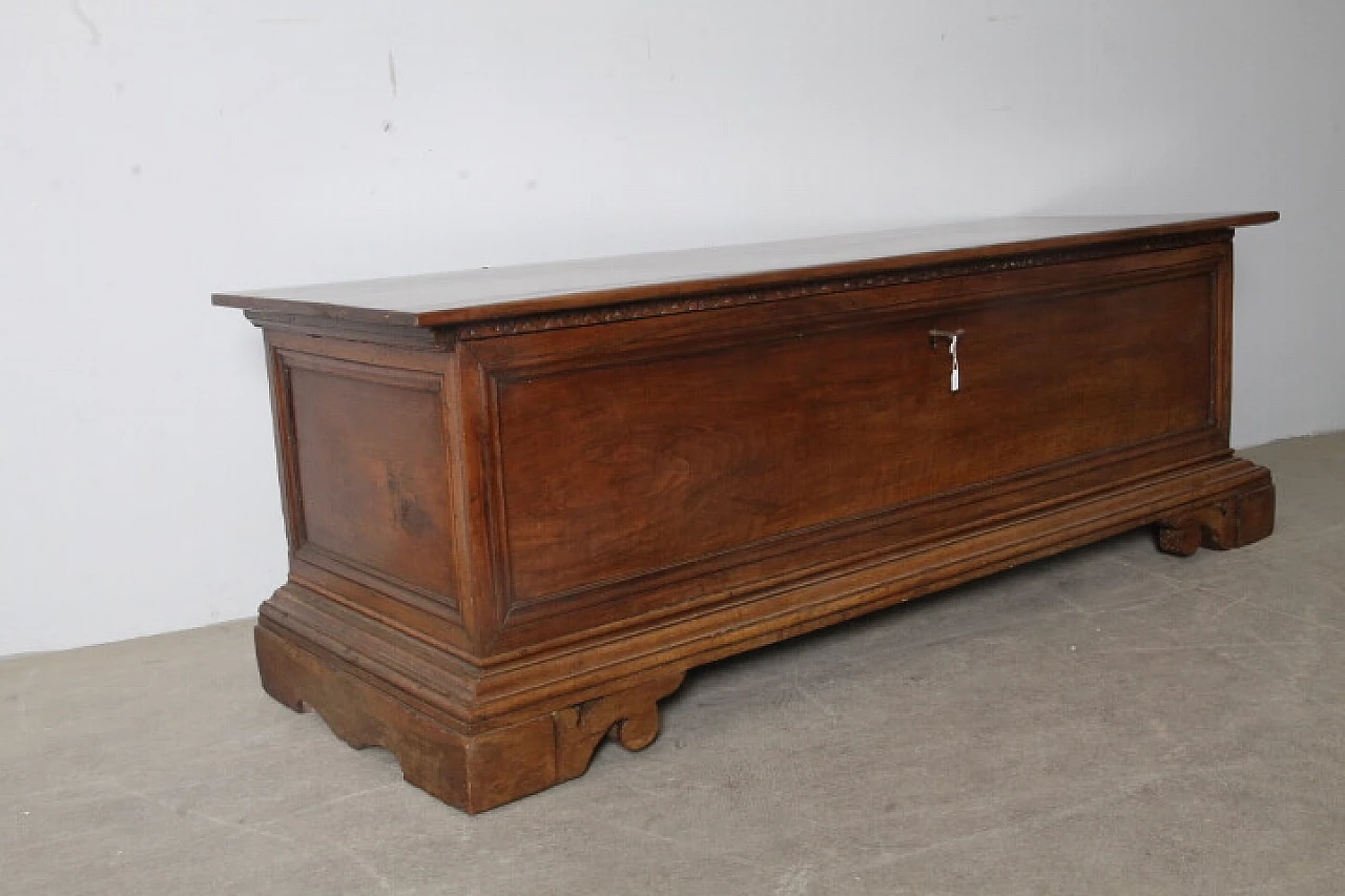 Cassapanca in noce, fine '600 16
