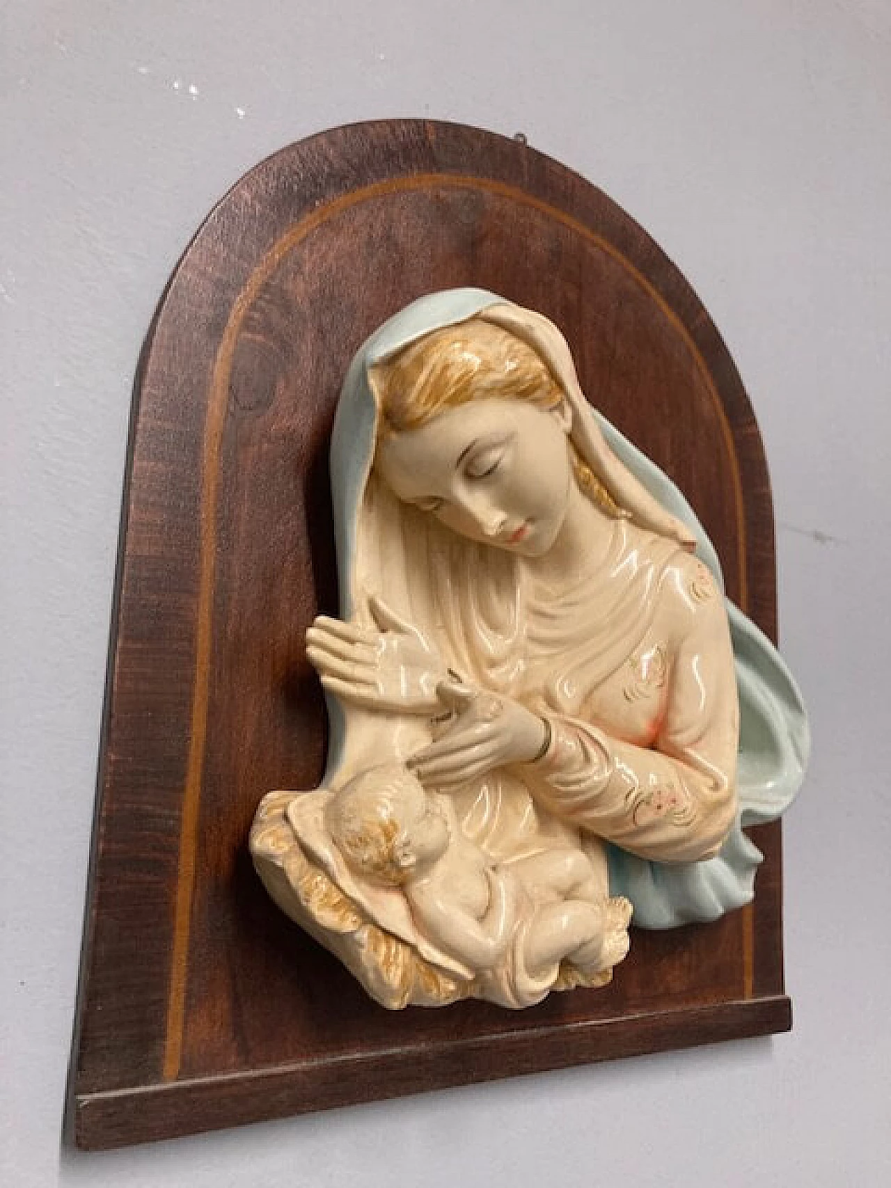 Madonna Capoletto in polychrome majolica, 1940s 8