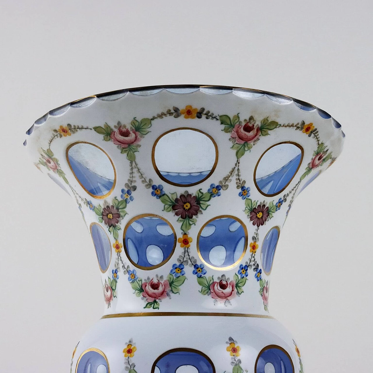 Vaso in cristallo di Boemia con decori policromi e dorati 4