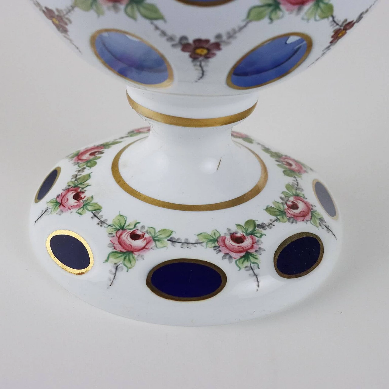 Vaso in cristallo di Boemia con decori policromi e dorati 6