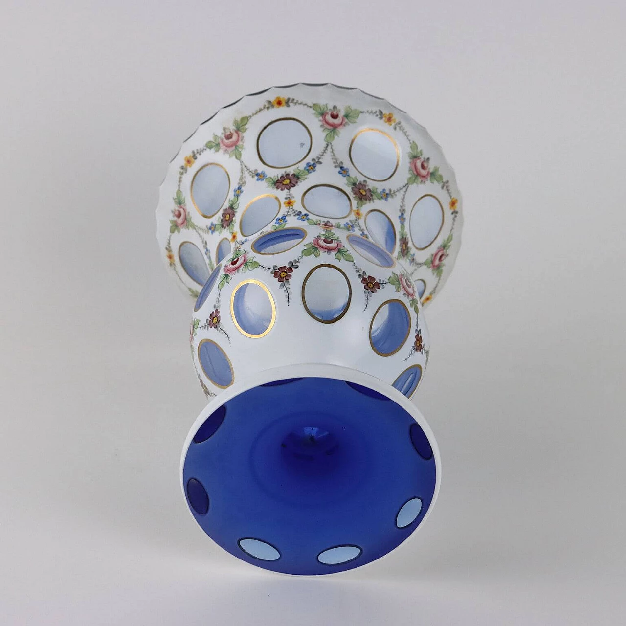 Vaso in cristallo di Boemia con decori policromi e dorati 8