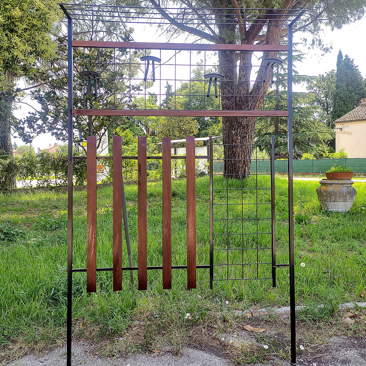 Appendiabiti da ingresso in ferro e legno con cappelliera, anni '60 1