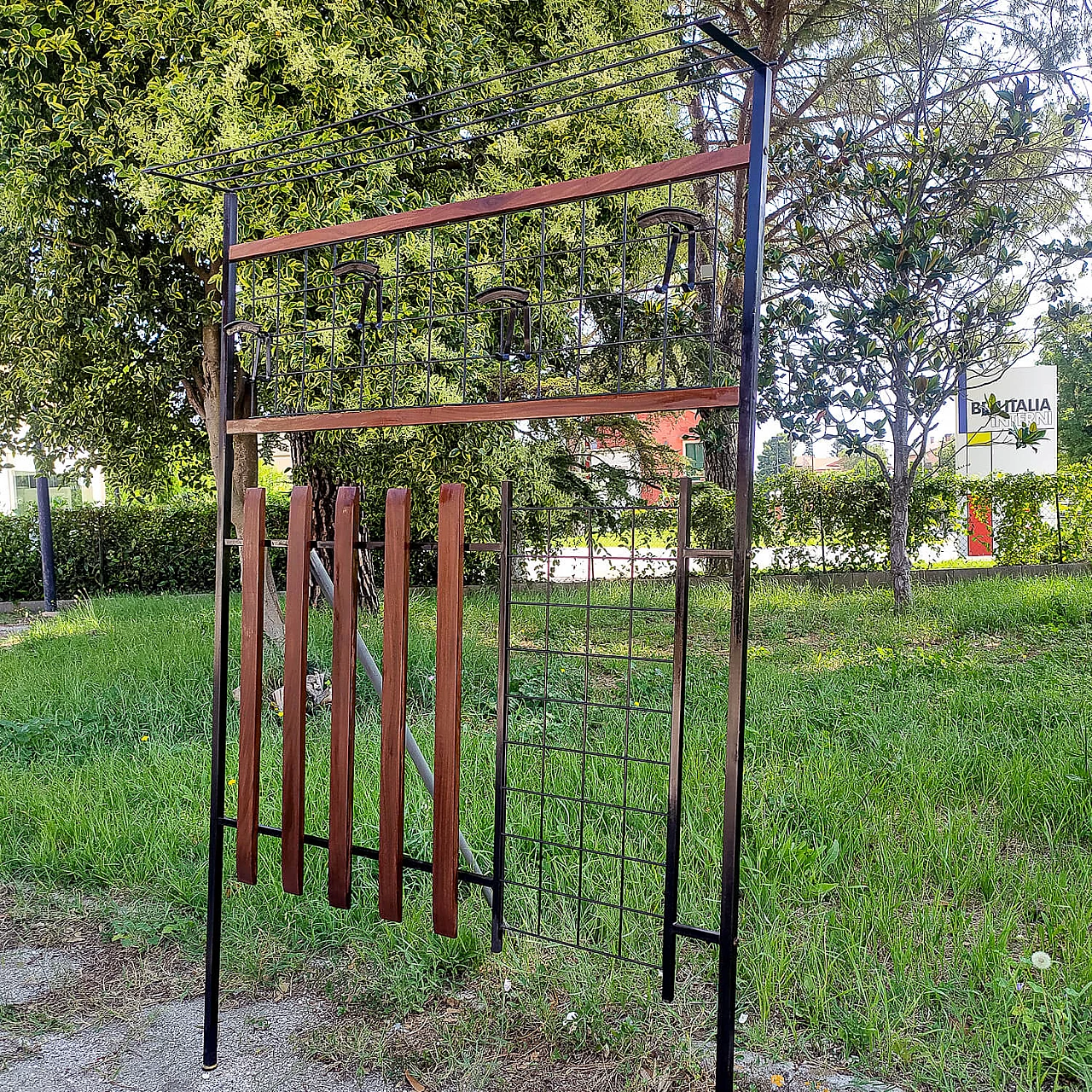 Appendiabiti da ingresso in ferro e legno con cappelliera, anni '60 2