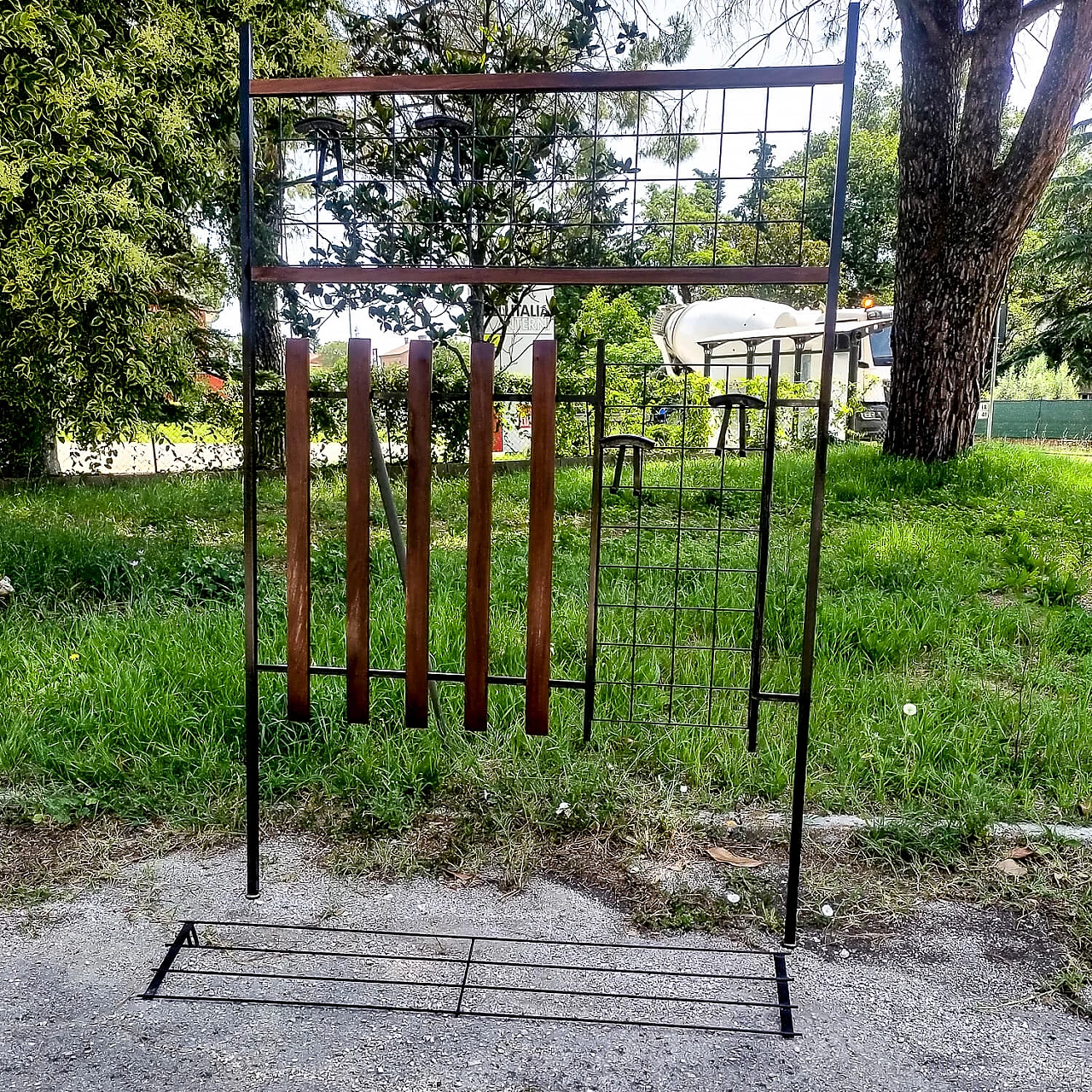 Iron and wood entrance hanger with hatbox, 1960s 6