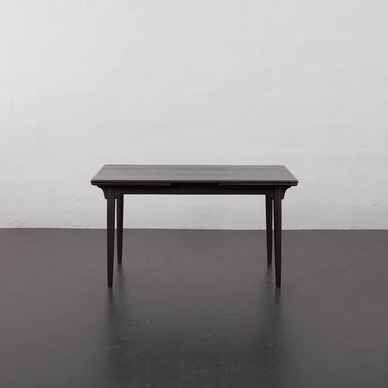 Danish extending table in teak veneer and lacquered black, 1960s 3
