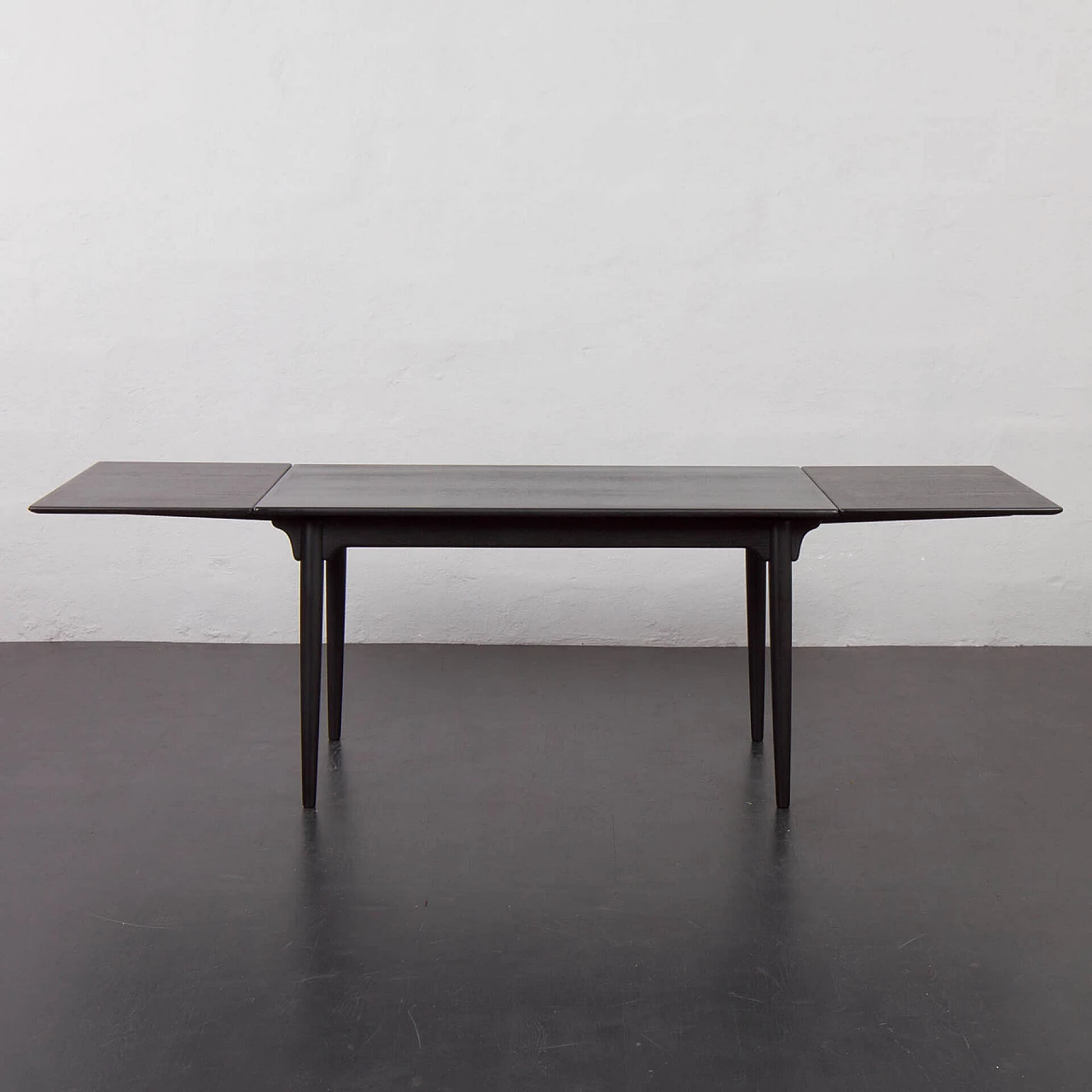 Danish extending table in teak veneer and lacquered black, 1960s 4
