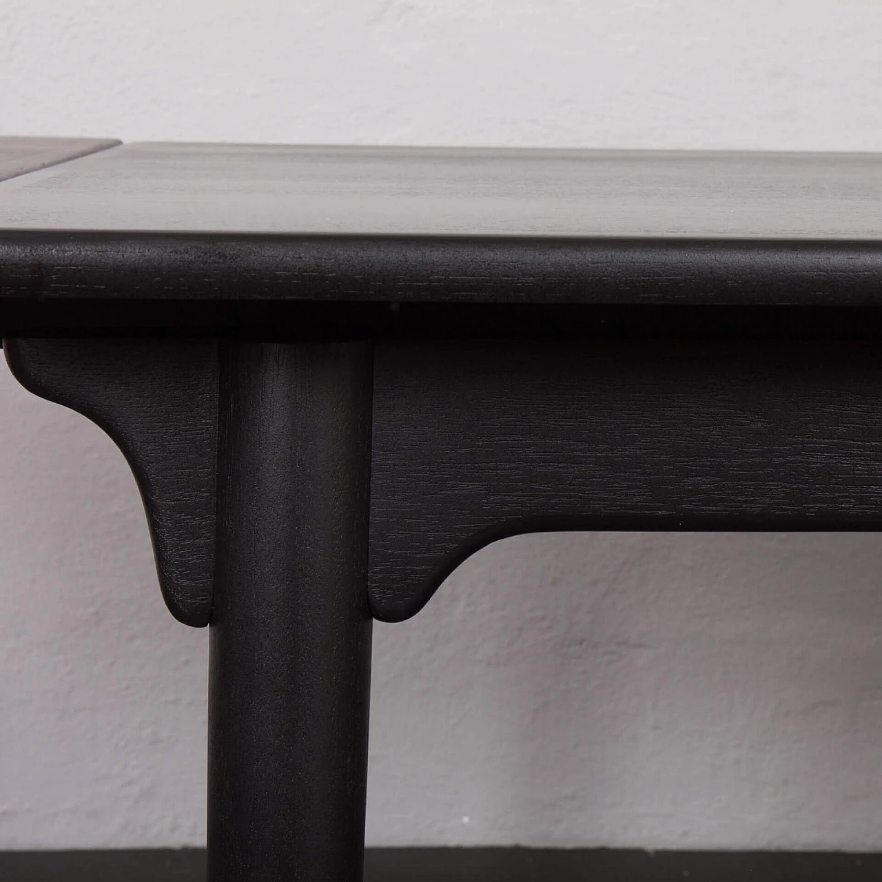 Danish extending table in teak veneer and lacquered black, 1960s 9