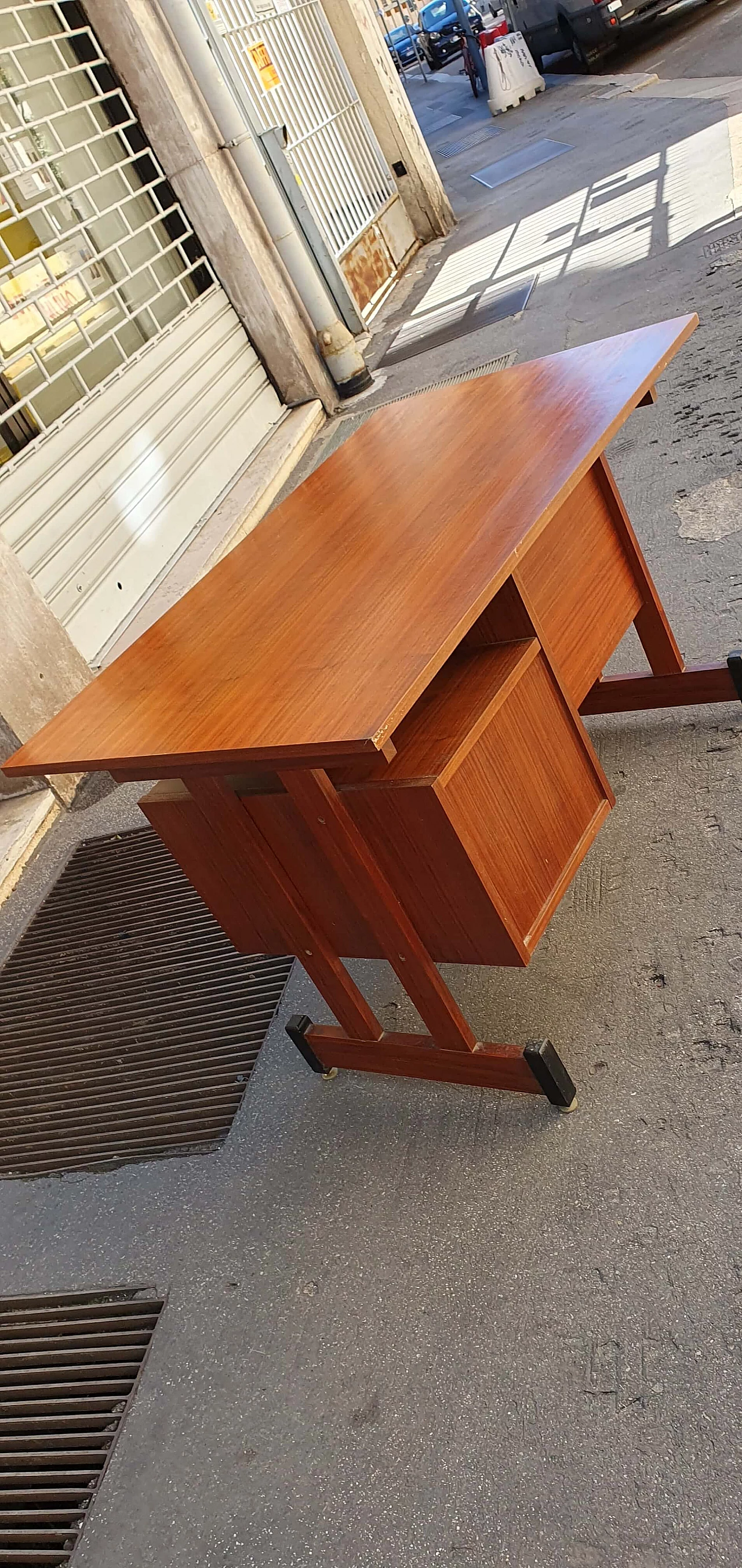 Teak centre desk with brass feet, 1960s 12