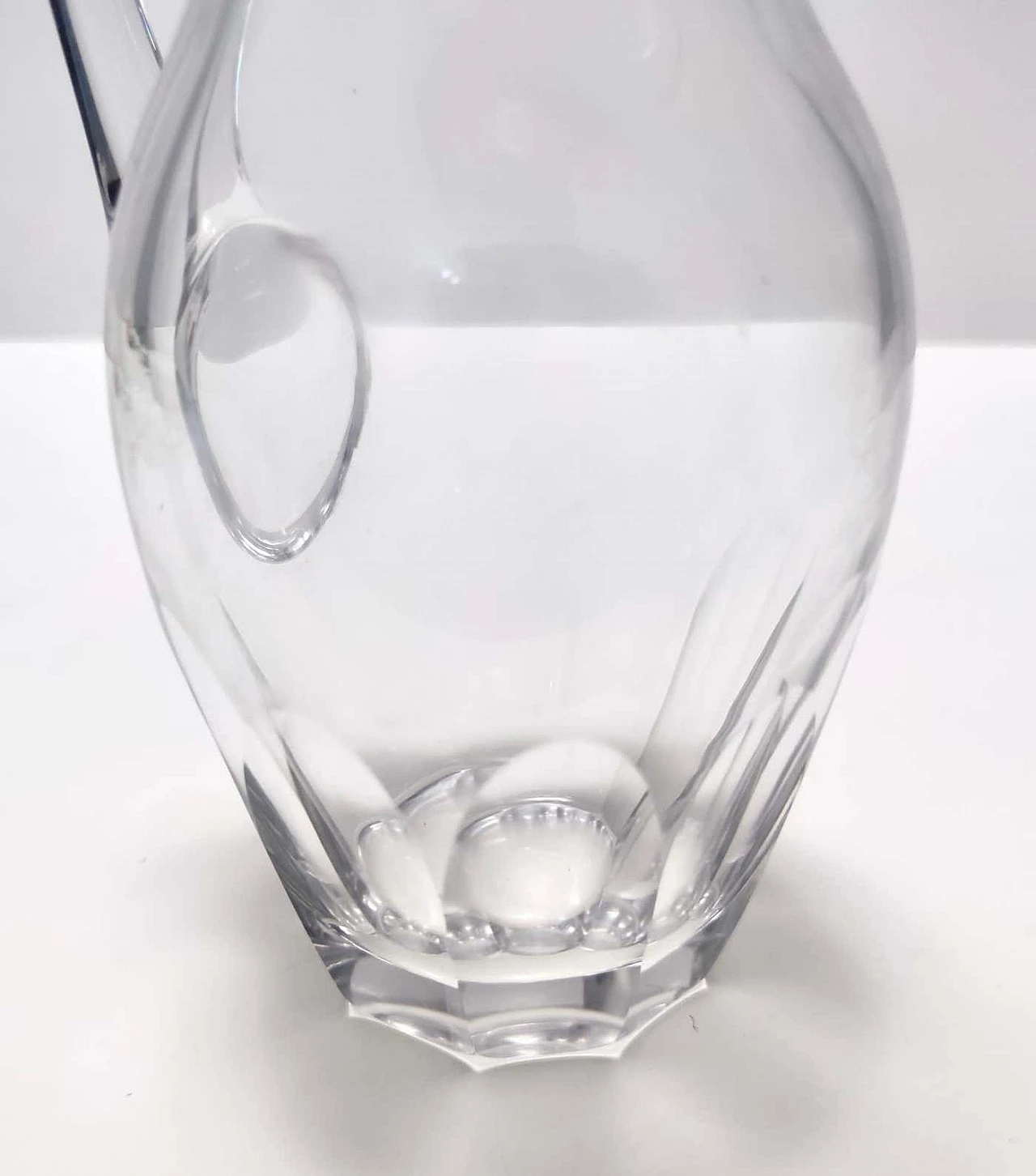 Brocca in cristallo trasparente attribuibile a Baccarat, anni '60 2