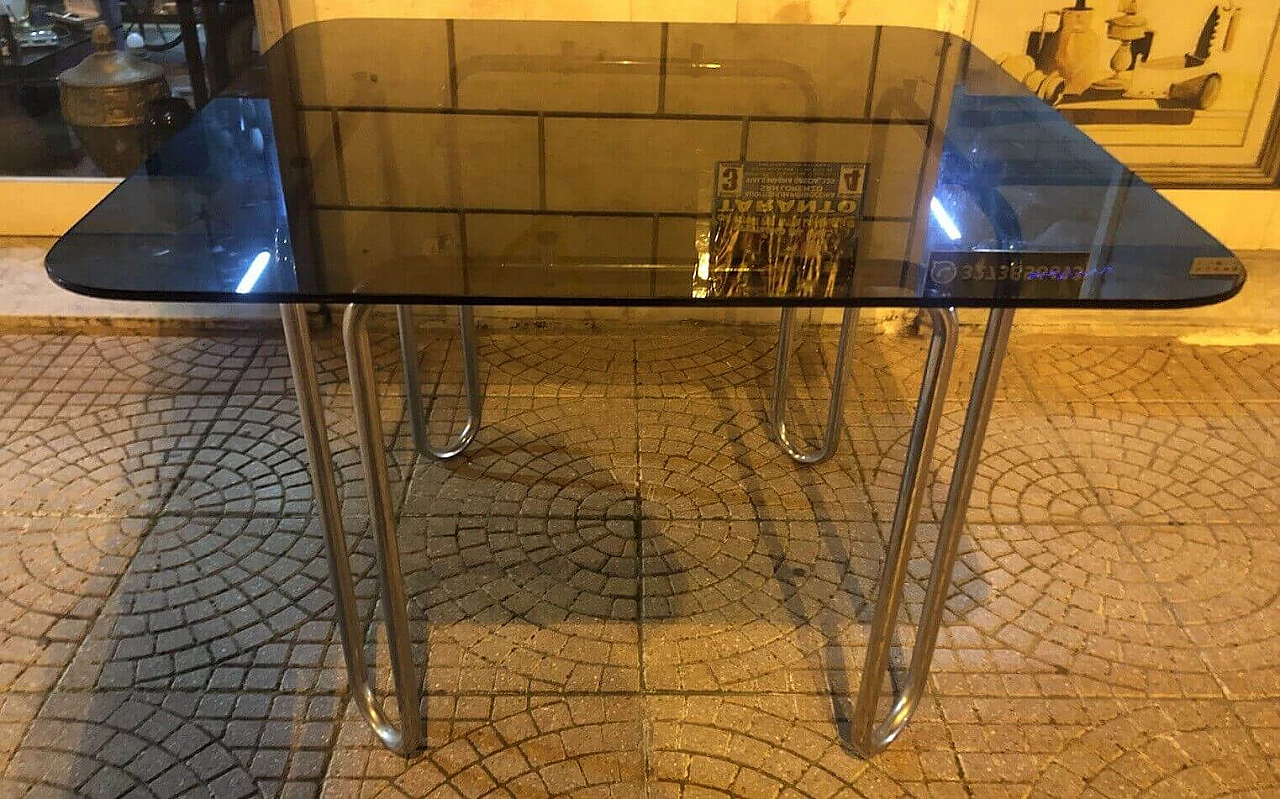Tavolo in acciaio cromato con piano in cristallo fumè, anni '60 1