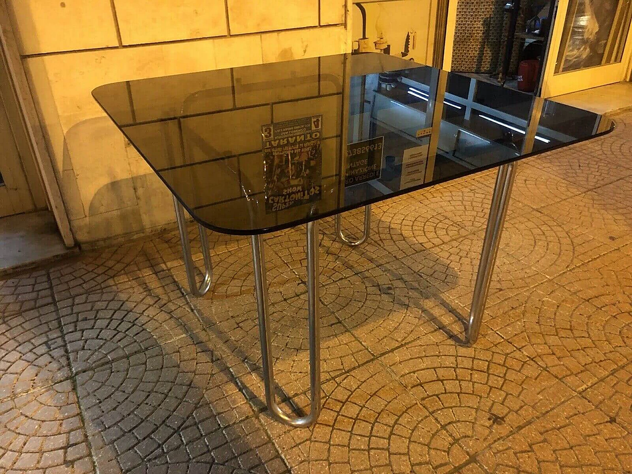 Tavolo in acciaio cromato con piano in cristallo fumè, anni '60 2