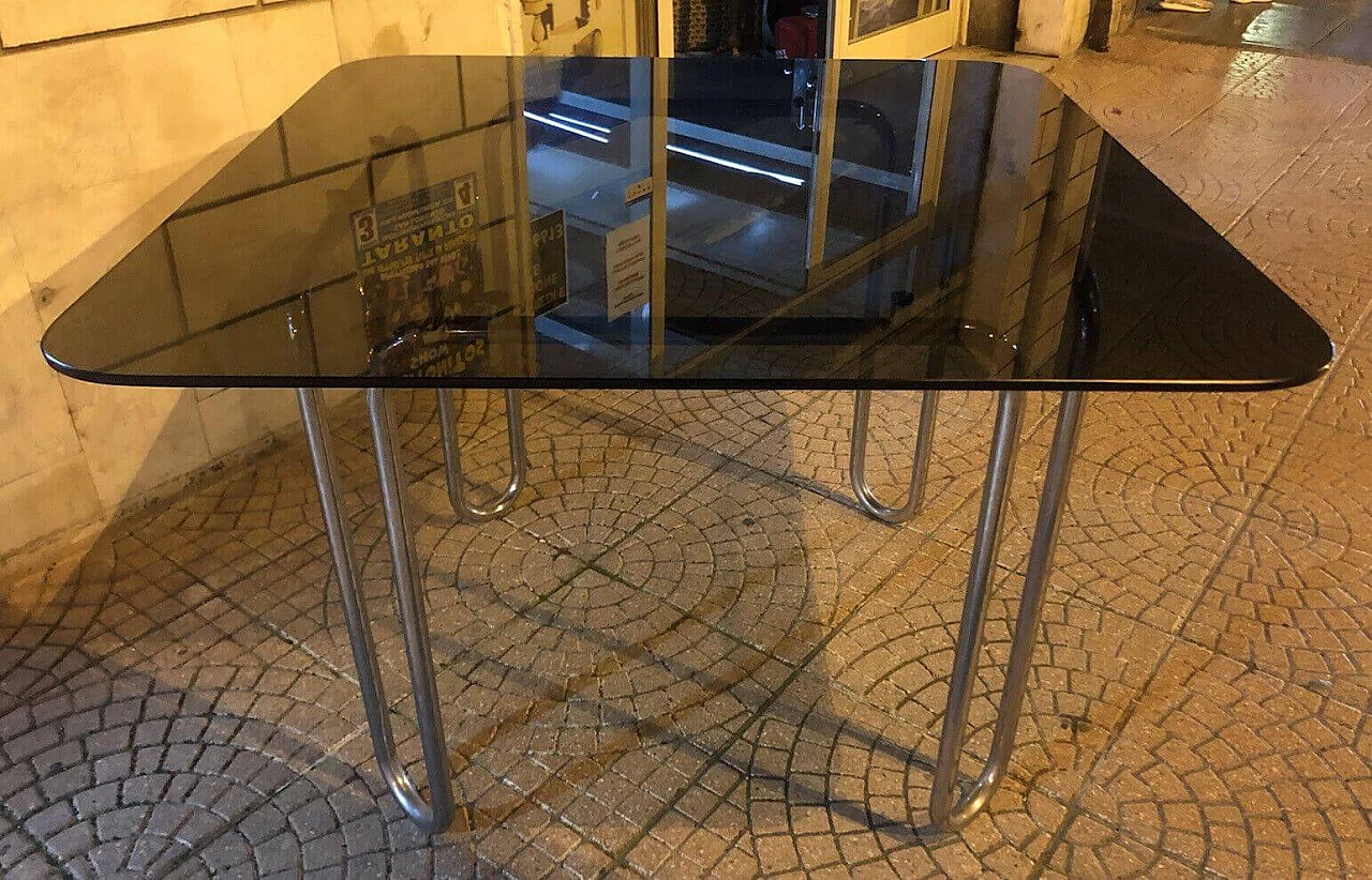 Tavolo in acciaio cromato con piano in cristallo fumè, anni '60 4
