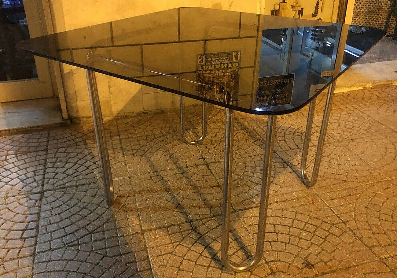 Tavolo in acciaio cromato con piano in cristallo fumè, anni '60 5