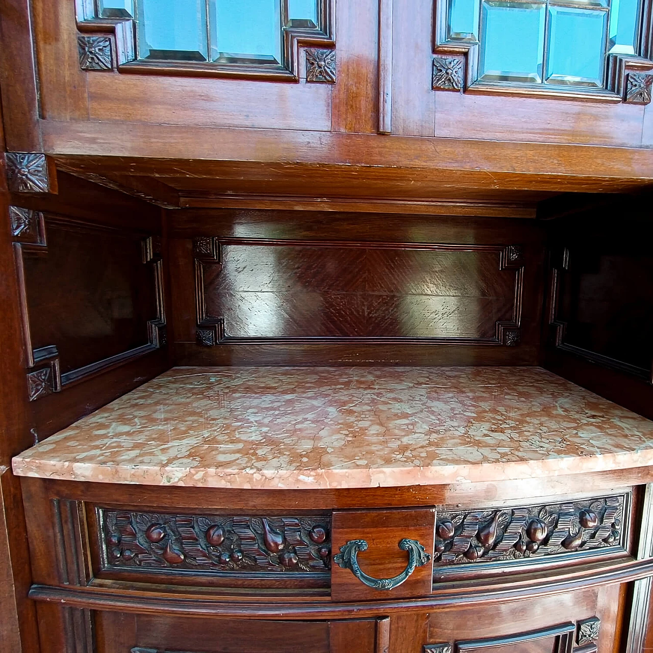 Credenza Liberty impiallacciata in mogano con vetrina, anni '20 4