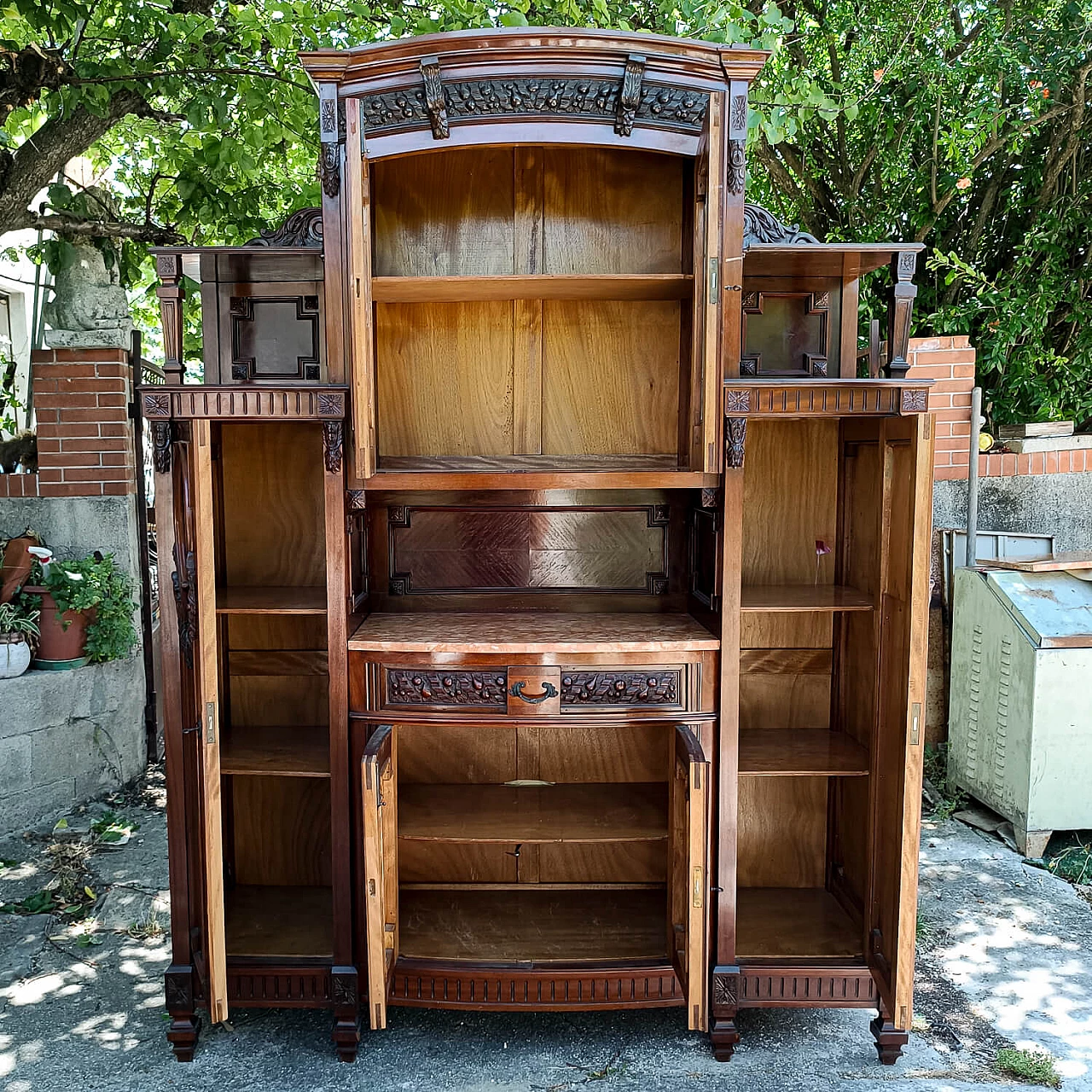 Mahogany veneered Art Nouveau sideboard with display case, 1920s 5