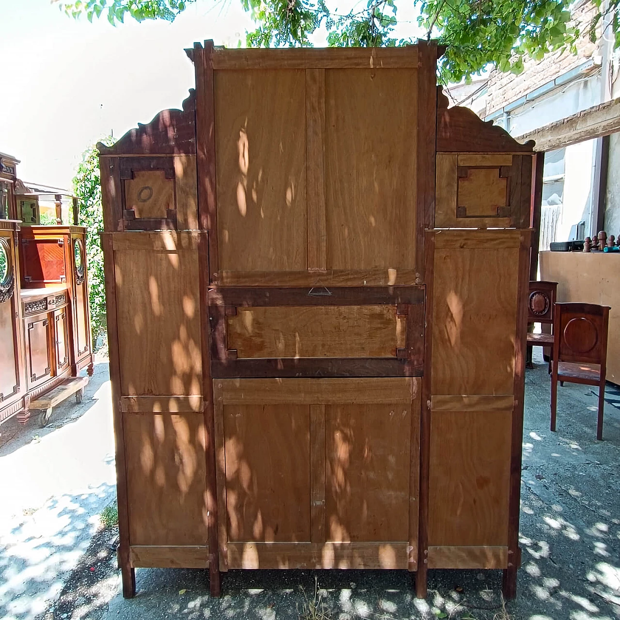 Credenza Liberty impiallacciata in mogano con vetrina, anni '20 7