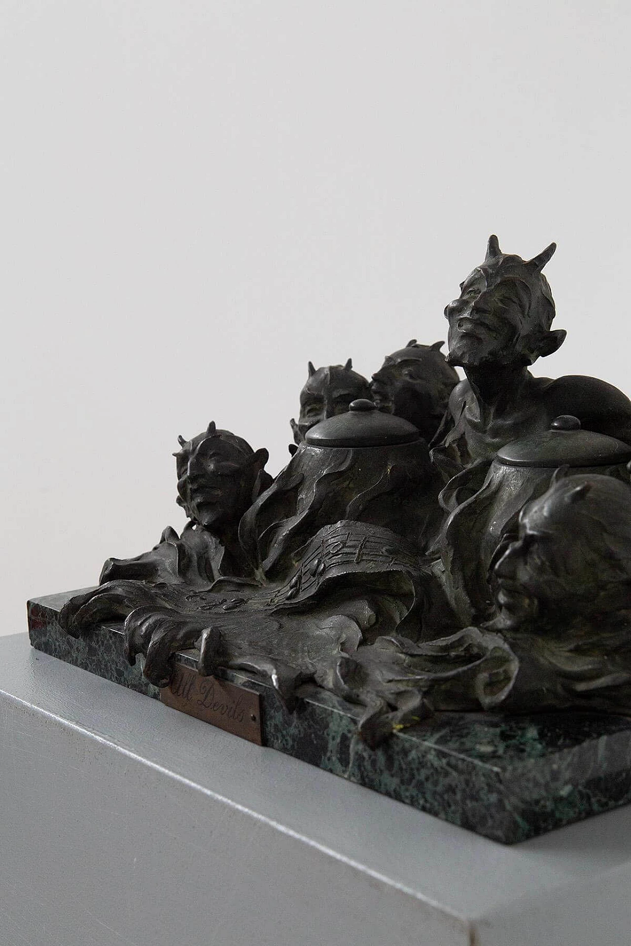 Calamaio con titolo ALL DAVIL in bronzo, anni '20 7