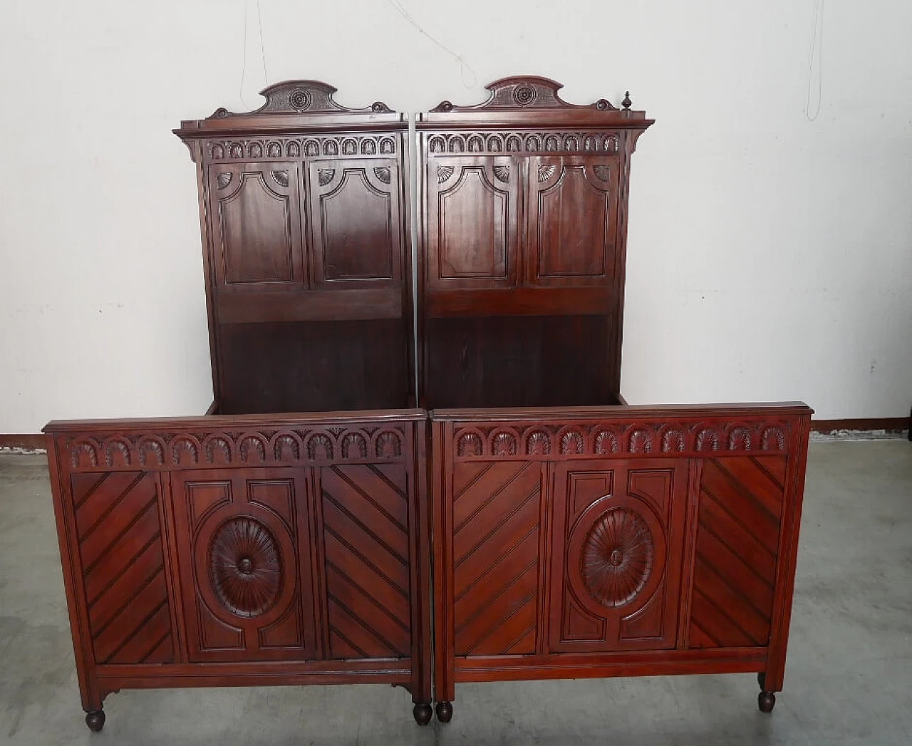 Carved wooden double bed, 1920s 1