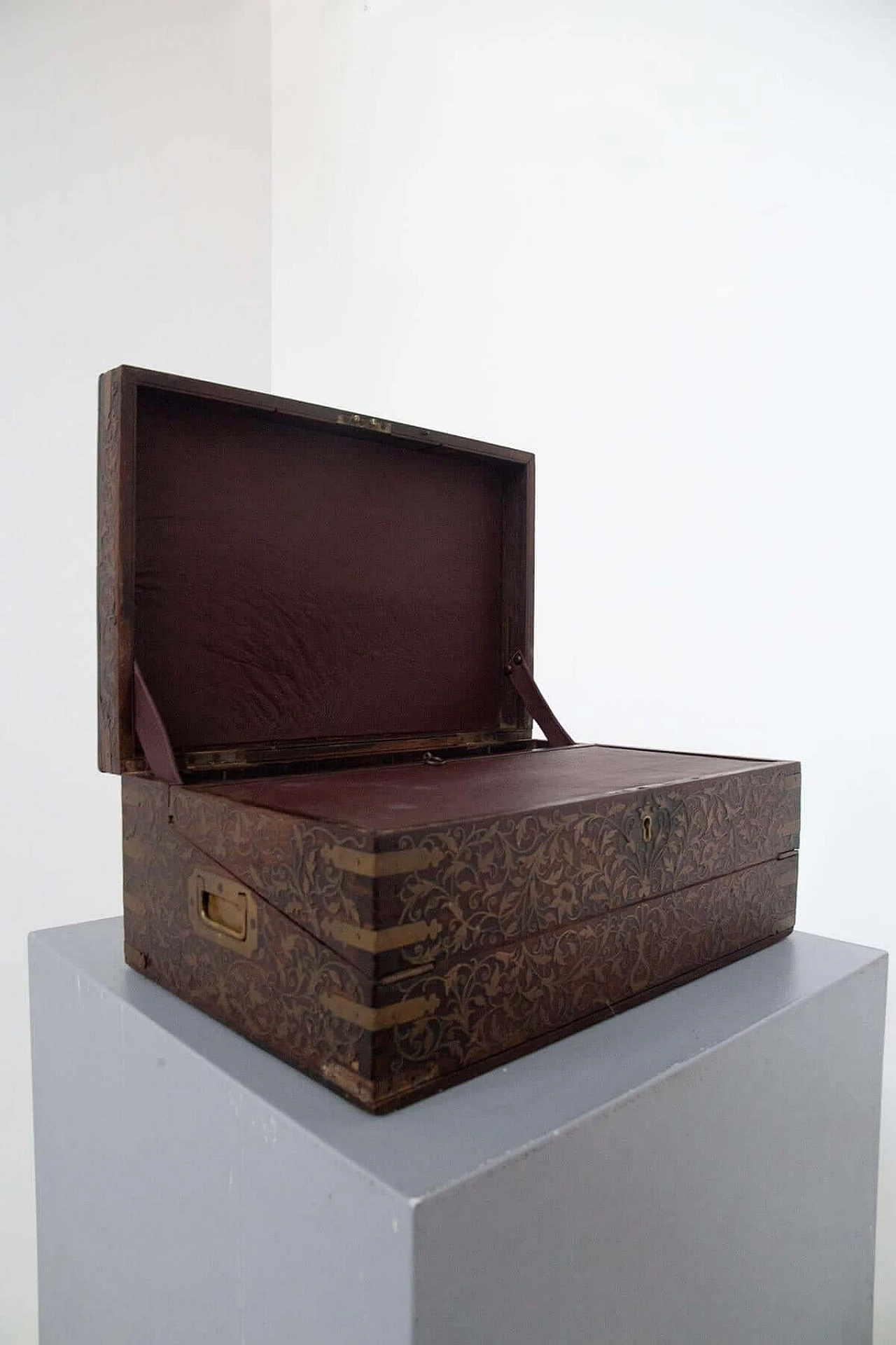 Travel writing desk that belonged to Sir Faiyaz Ali Khan, 20th century 2