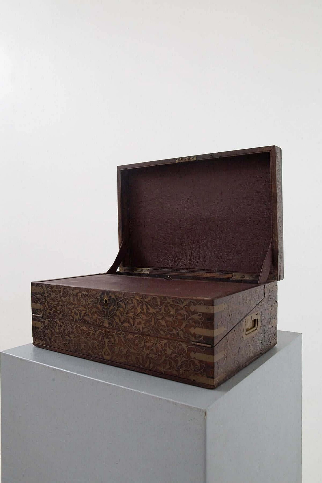 Travel writing desk that belonged to Sir Faiyaz Ali Khan, 20th century 6