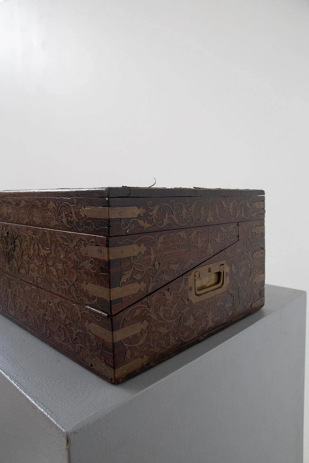 Travel writing desk that belonged to Sir Faiyaz Ali Khan, 20th century 10