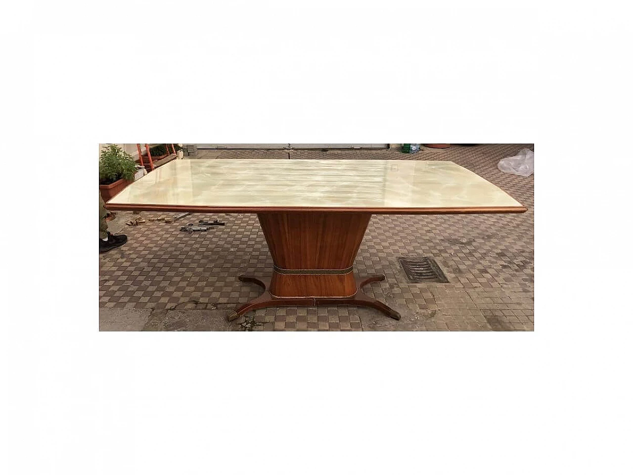 Tavolo in legno con piano in vetro marmorizzato di Fratelli Rigamonti Desio Milano, anni '40 3