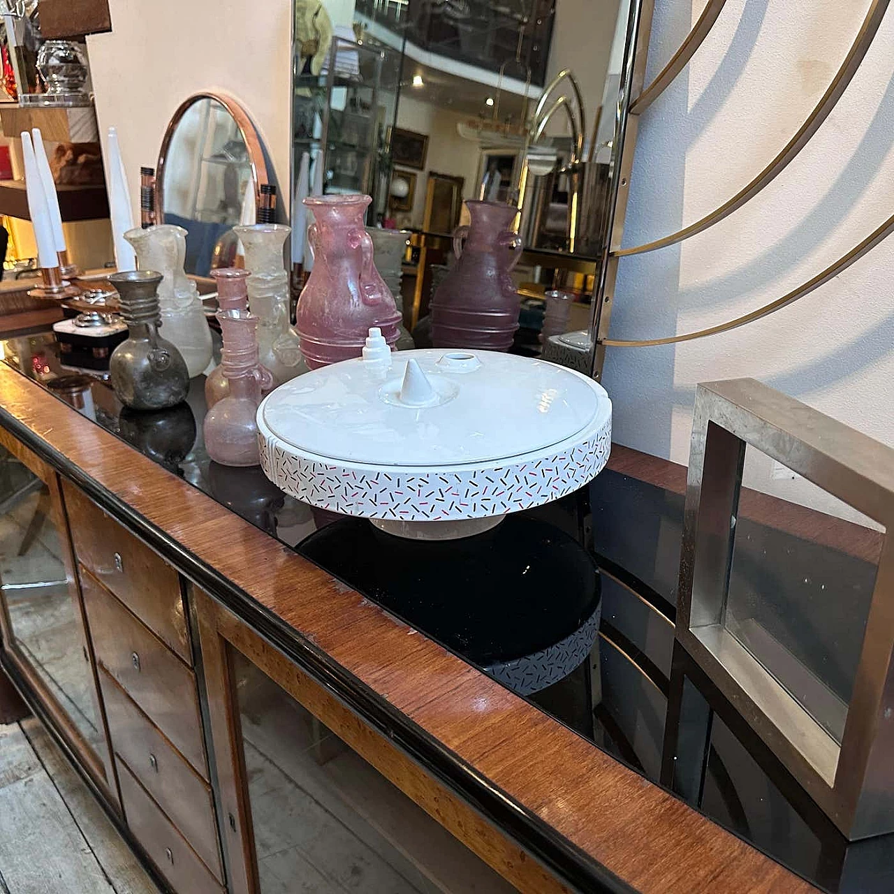 Memphis-style white, red and black ceramic centrepiece by Mas, 1980s 6