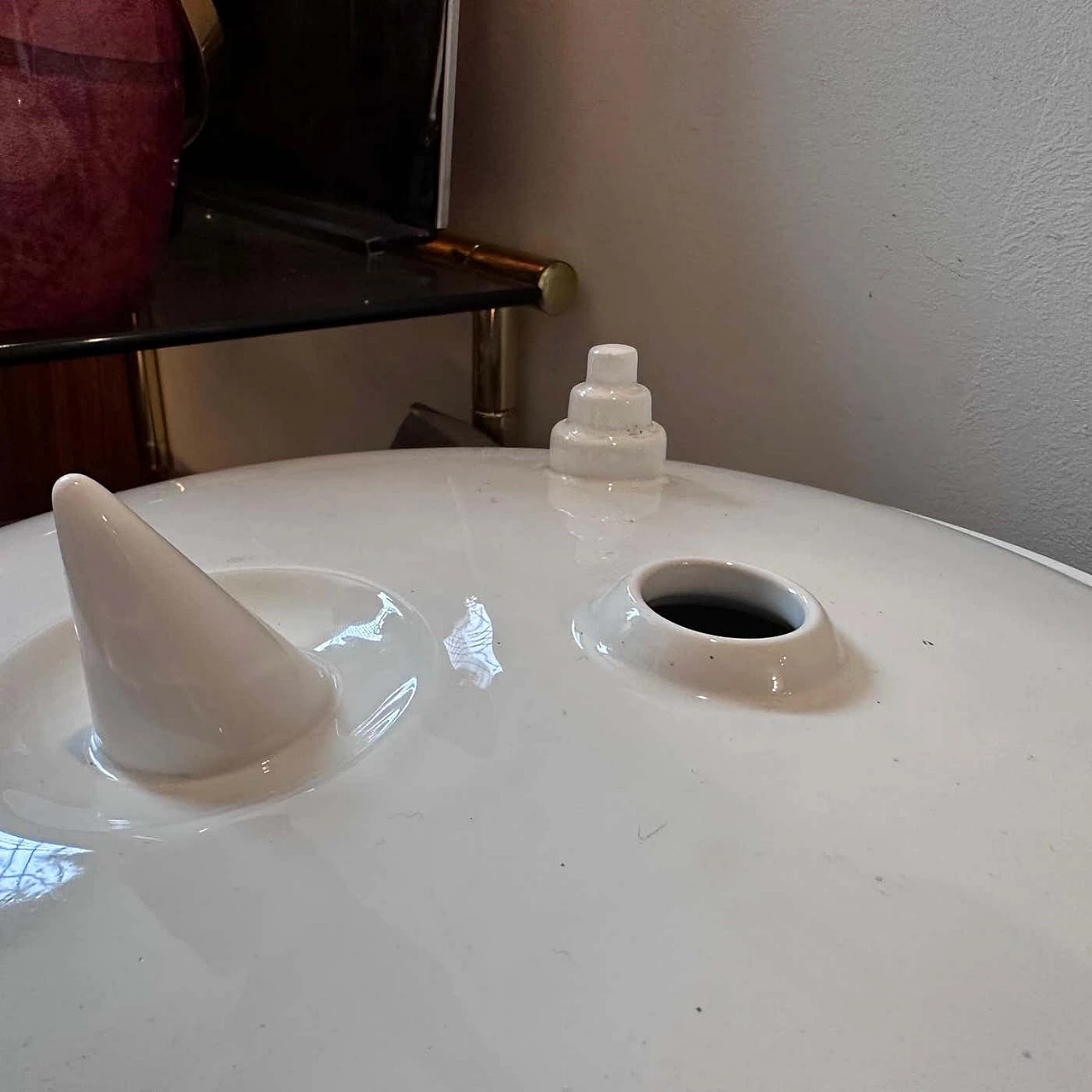 Memphis-style white, red and black ceramic centrepiece by Mas, 1980s 8