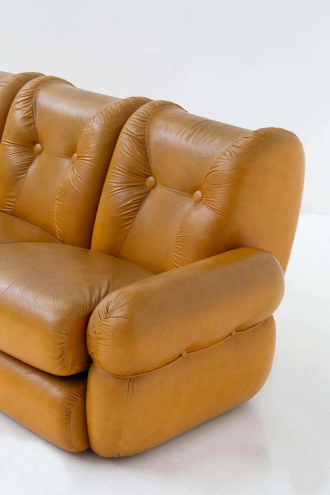 Three-seater leather sofa, 1970s 3