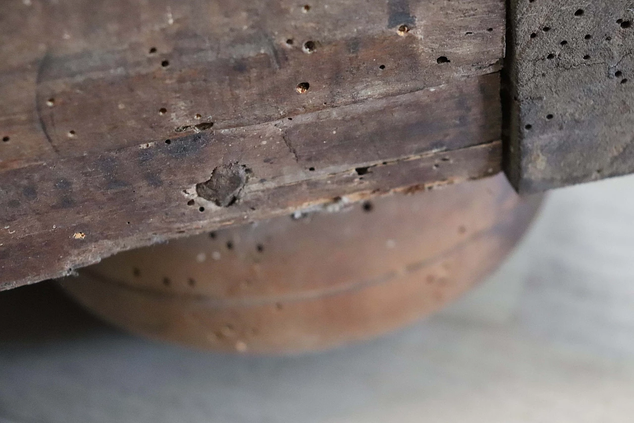 Cassapanca antica in legno di noce massello, del '600 20