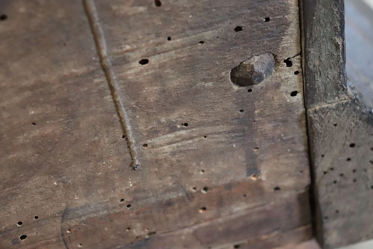 Cassapanca antica in legno di noce massello, del '600 21