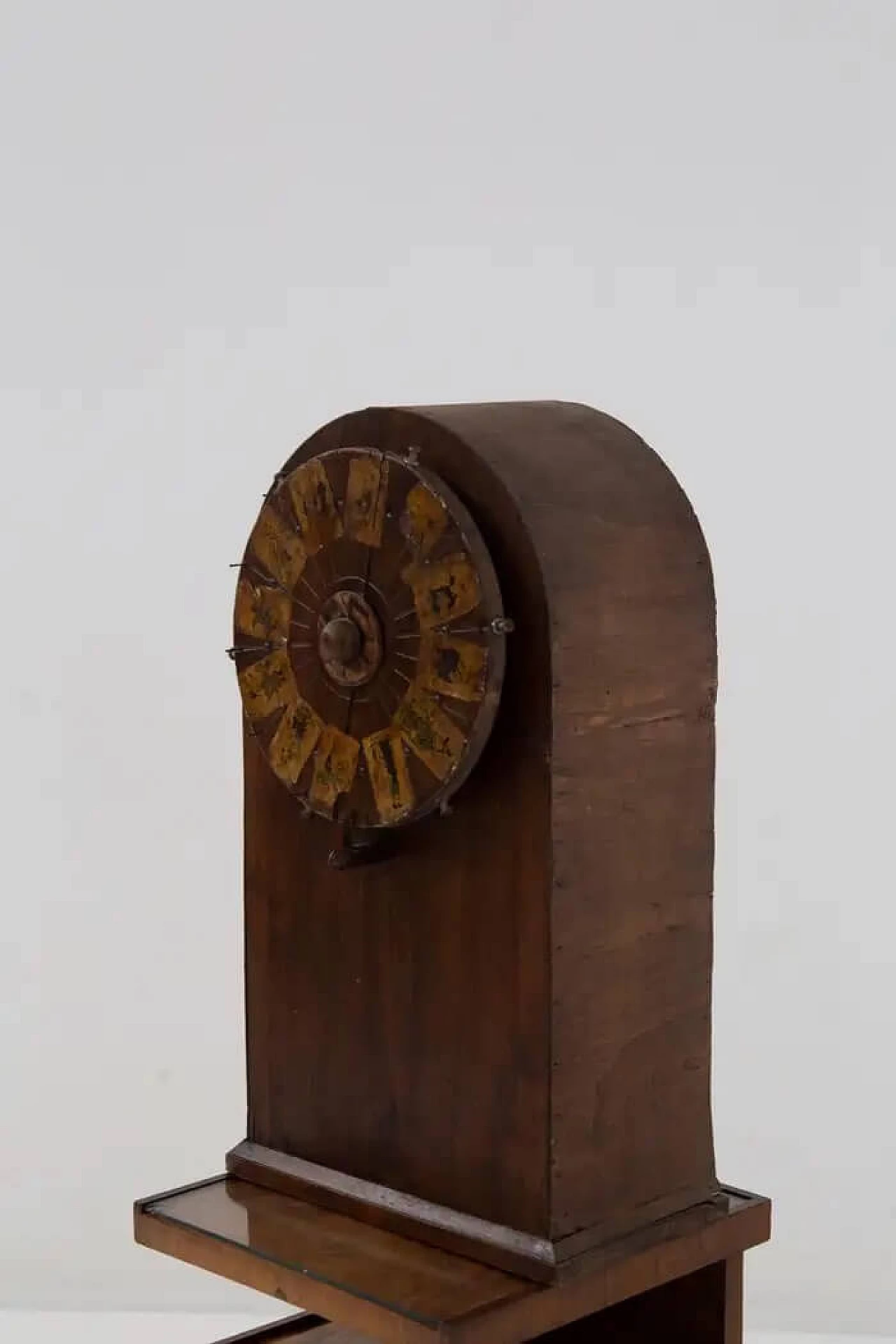 Wooden roulette wheel with applied figures, 1830 1