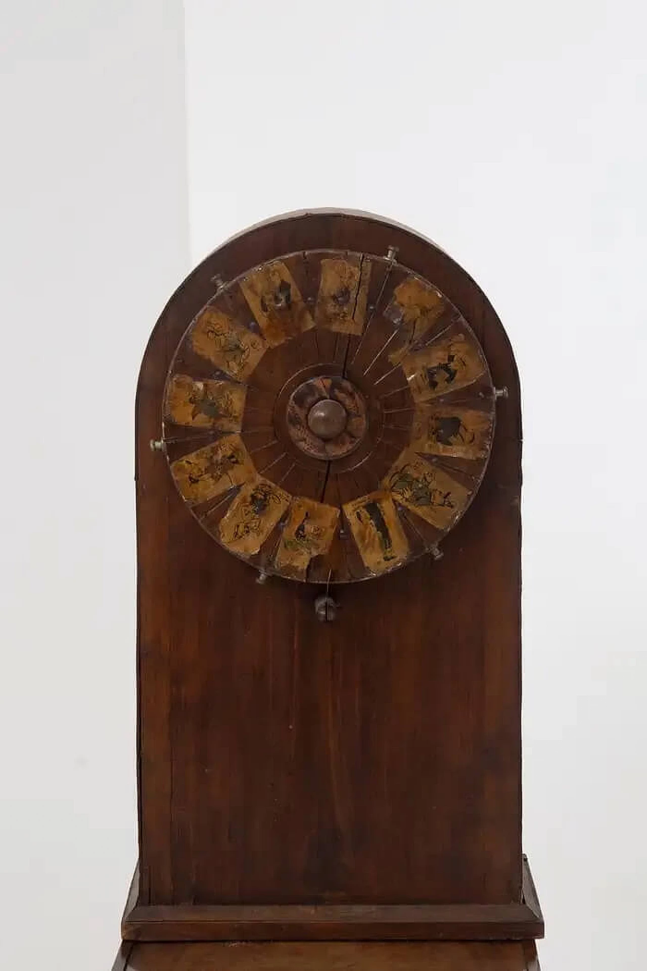Wooden roulette wheel with applied figures, 1830 3