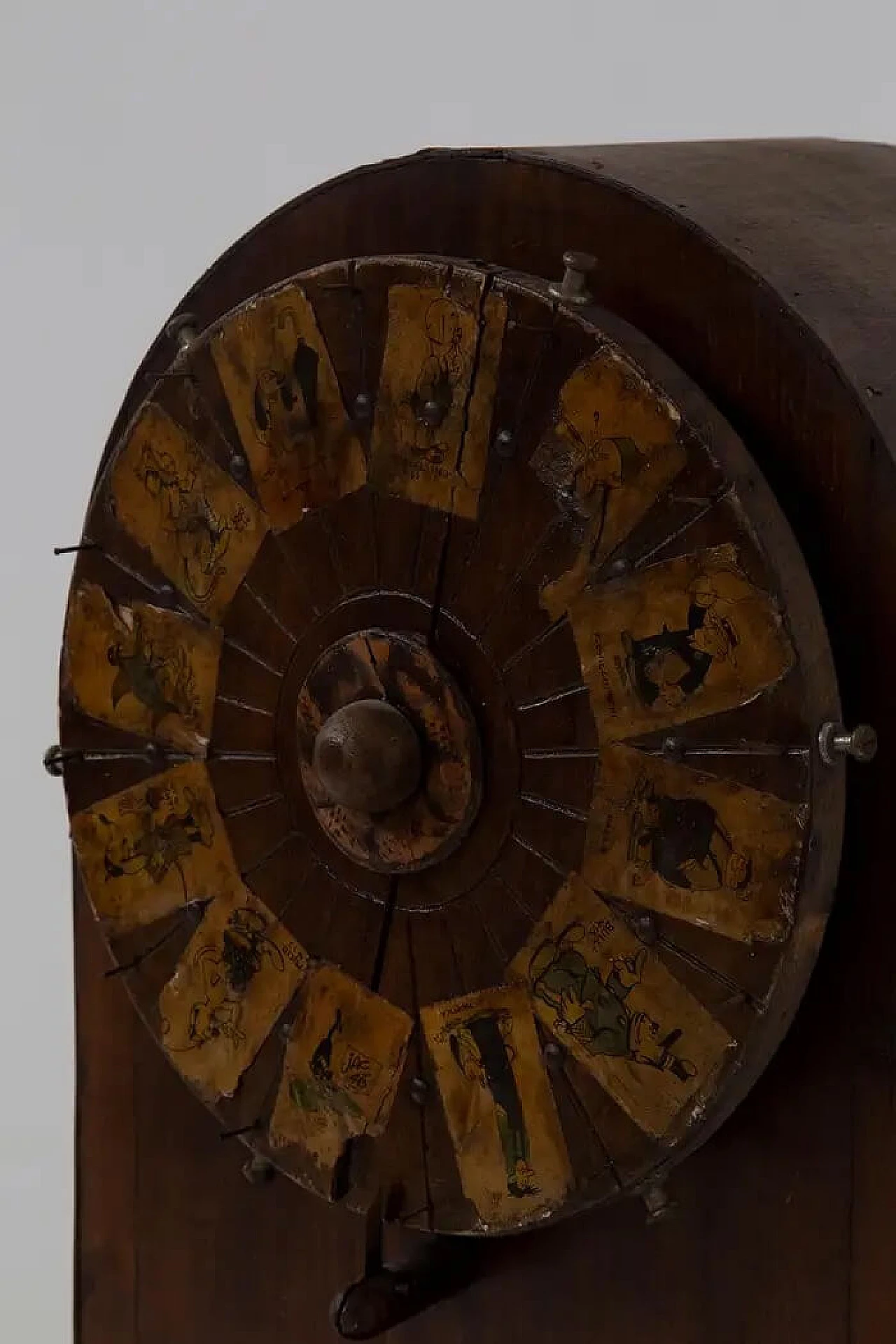 Wooden roulette wheel with applied figures, 1830 4