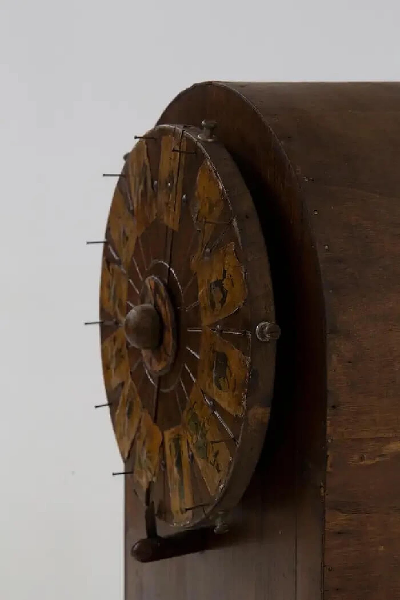 Ruota da roulette in legno con figure applicate, 1830 6