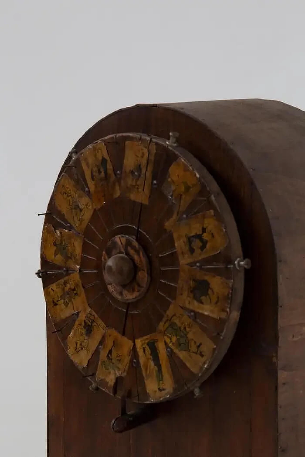 Wooden roulette wheel with applied figures, 1830 7