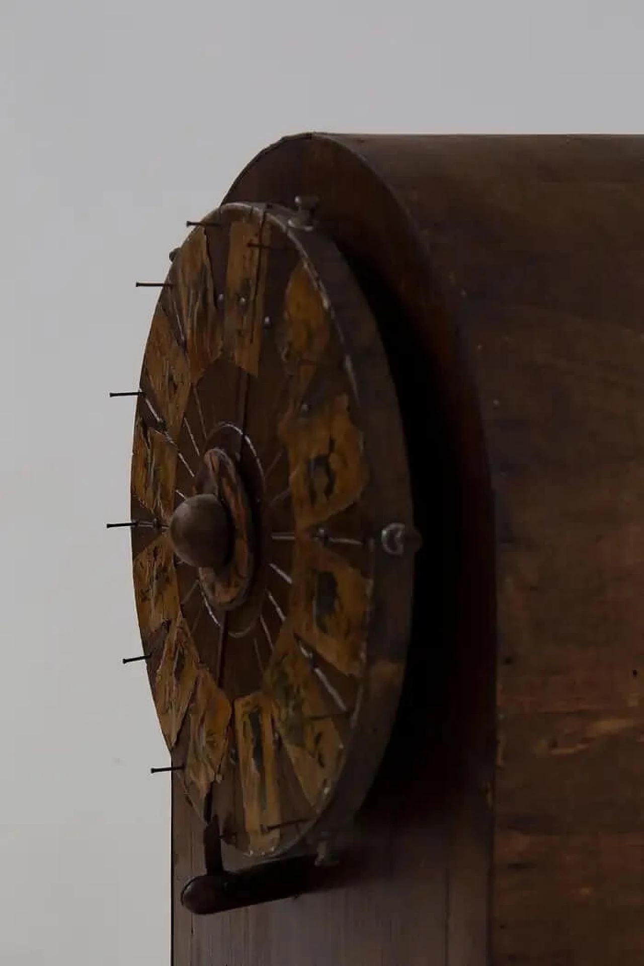 Ruota da roulette in legno con figure applicate, 1830 8