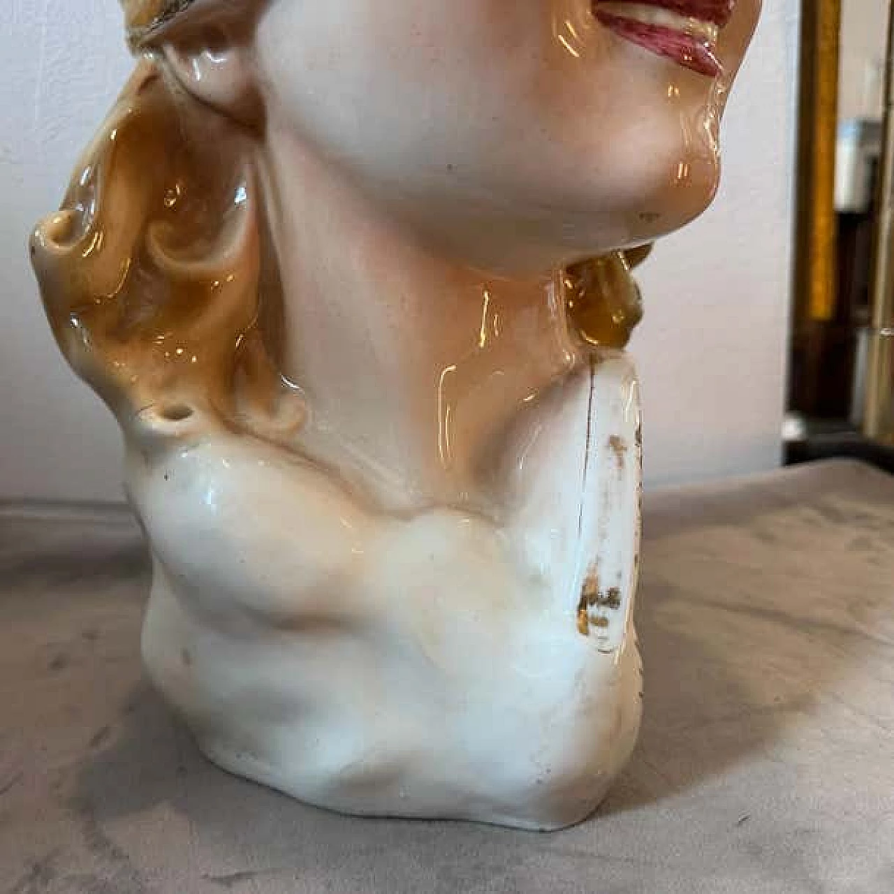 Busto in ceramica policroma raffigurante la dea bendata, anni '50 7