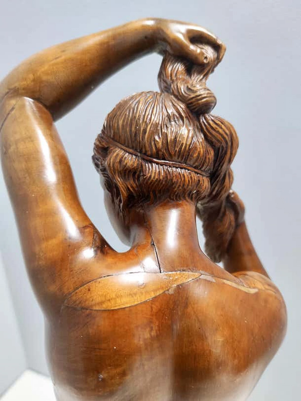 Nude sculpture of a woman in solid walnut, 1960s 6