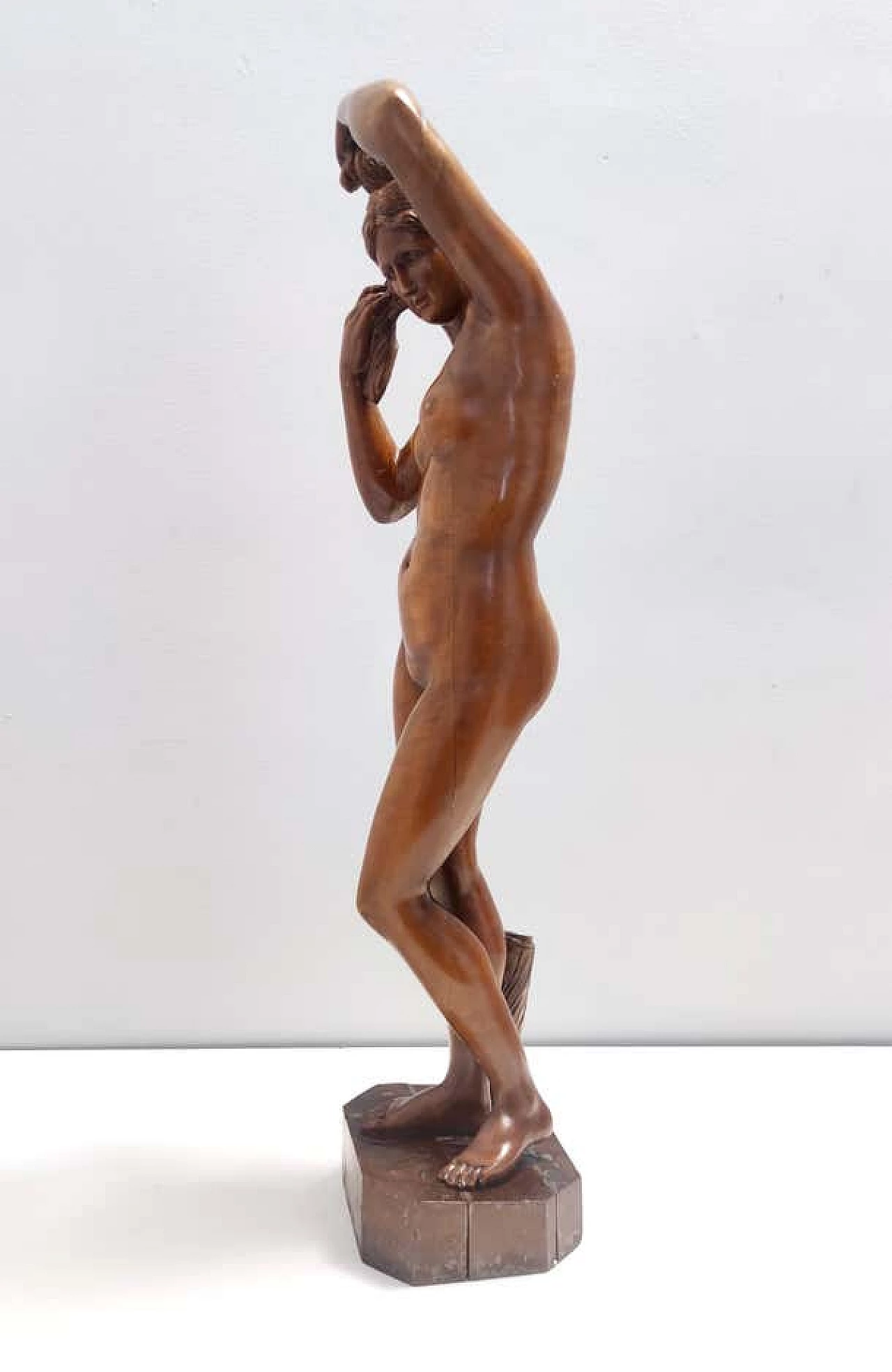 Nude sculpture of a woman in solid walnut, 1960s 9