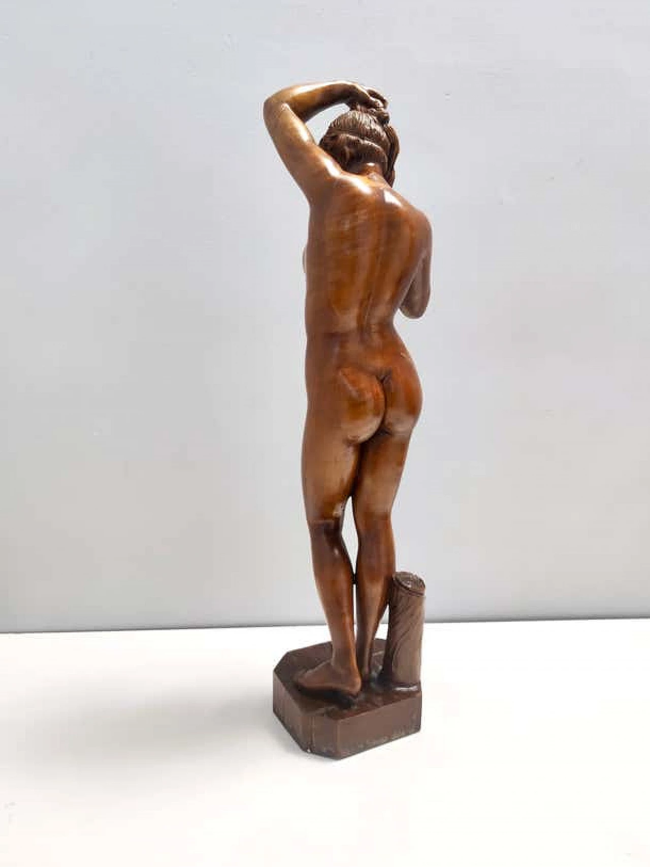 Nude sculpture of a woman in solid walnut, 1960s 10