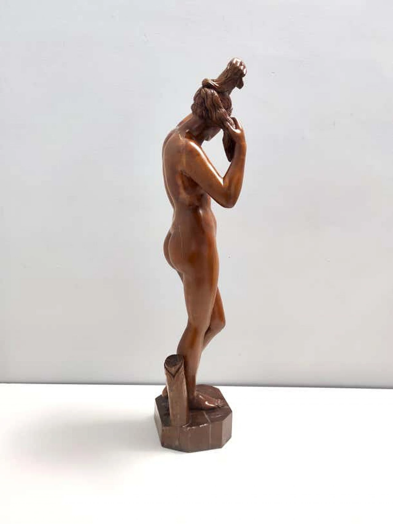 Nude sculpture of a woman in solid walnut, 1960s 12