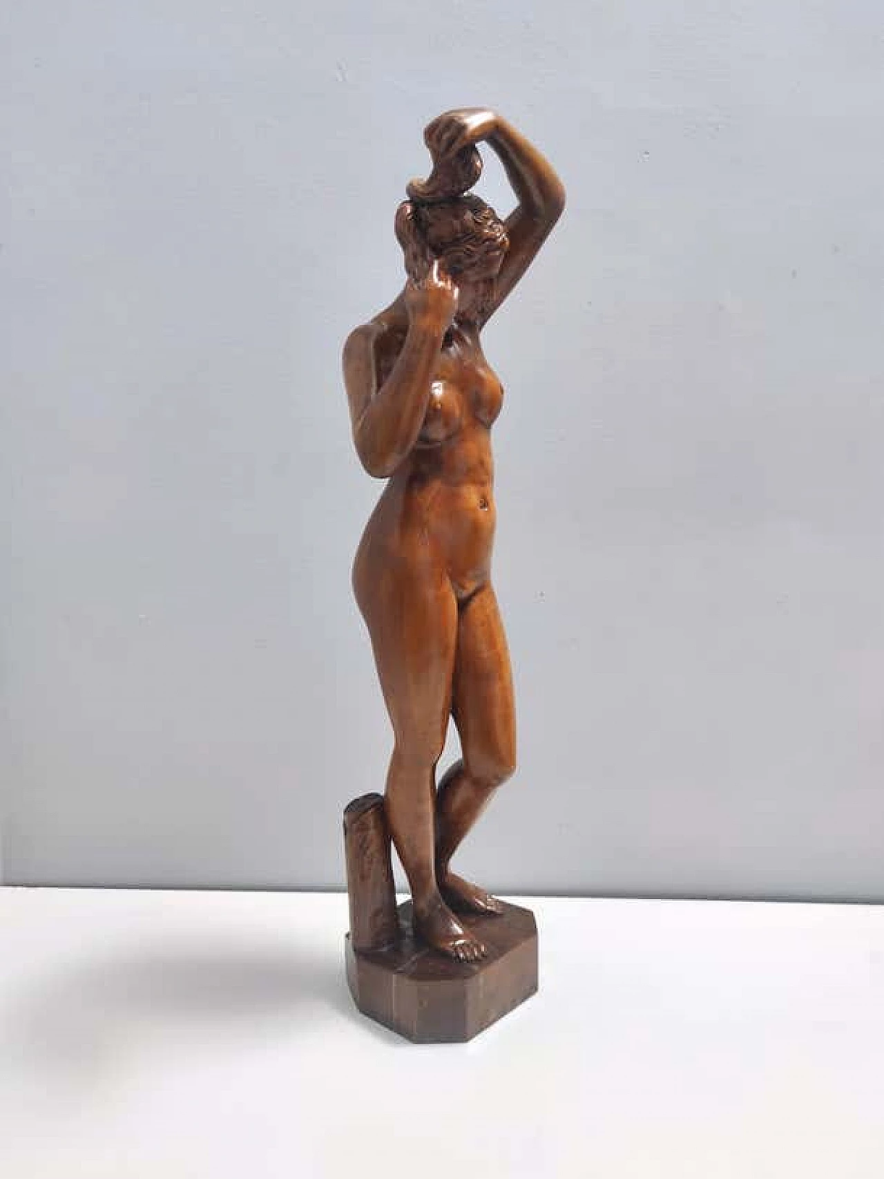 Nude sculpture of a woman in solid walnut, 1960s 13