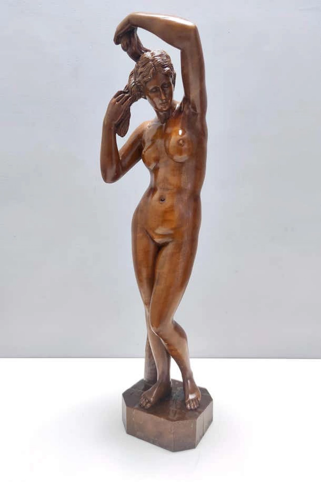 Nude sculpture of a woman in solid walnut, 1960s 14