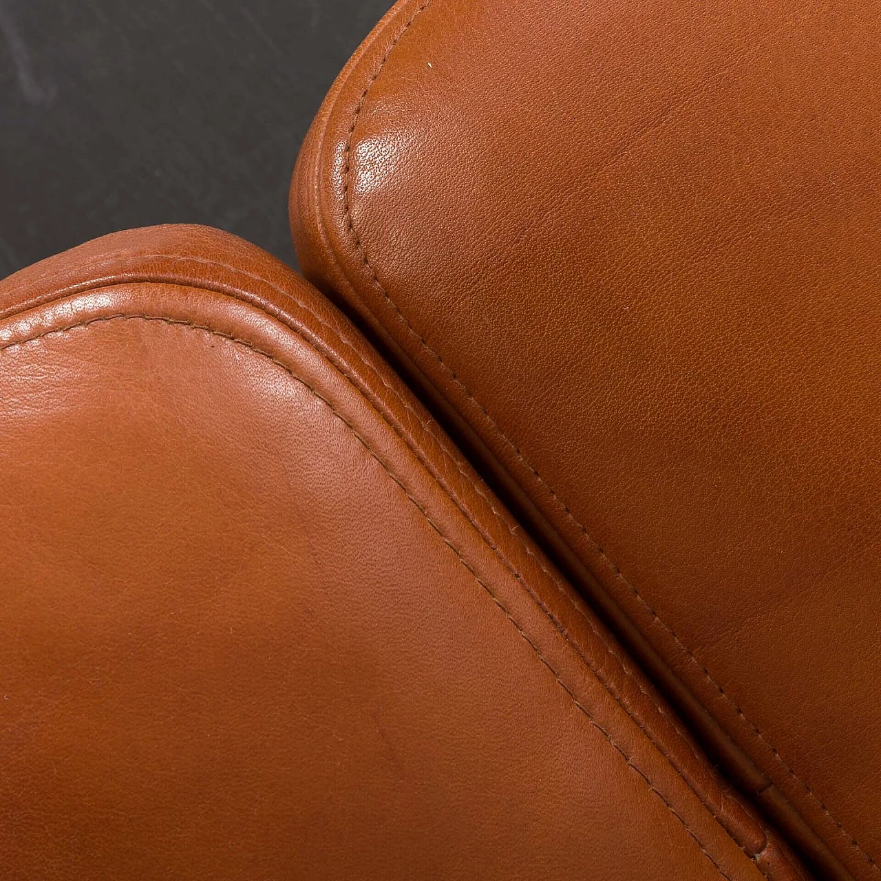Cognac leather 535 sofa by Mogens Hansen, 1970s 6