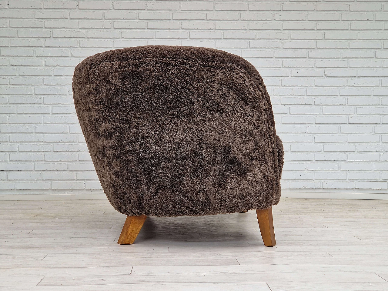 Divano danese a due posti in faggio tinto e pelle di pecora, anni '60 4